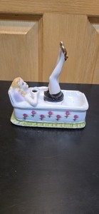 Vintage Ceramic Novelty Ashtray "Naughty Nodder" w/Rare Bathtub Floral Design