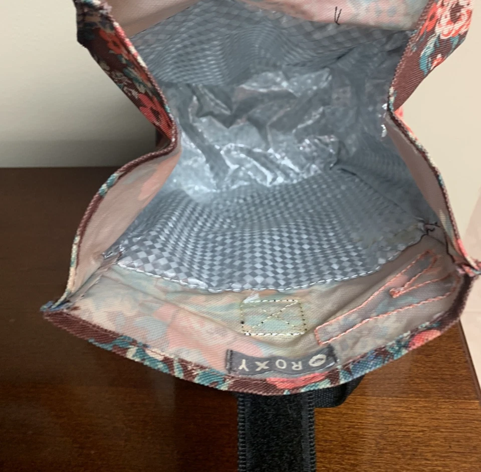 Bolsa de almuerzo aislada con flores florales rosa rosa Roxy con clip utilitario lonchera Foto 4 de 4