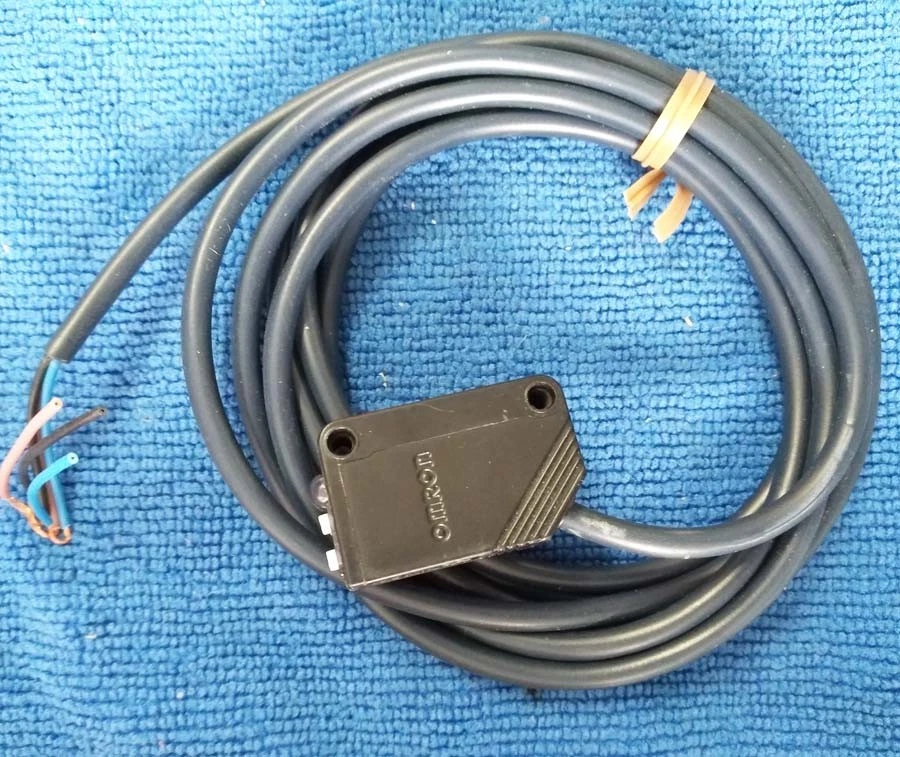 E3Z-LS86 Omron Photoelectric Switch Sensor 12-24V DC - Image 1 of 1
