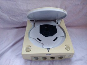 Sega Dreamcast PAL Console - Tested Working - 3 Controllers - 1 VMU - 2 Rumbles