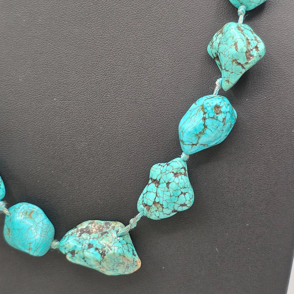 Collar de piedra gruesa pepitas azul turquesa tono plata bloqueo a presión 25" negrita Foto 2 de 4