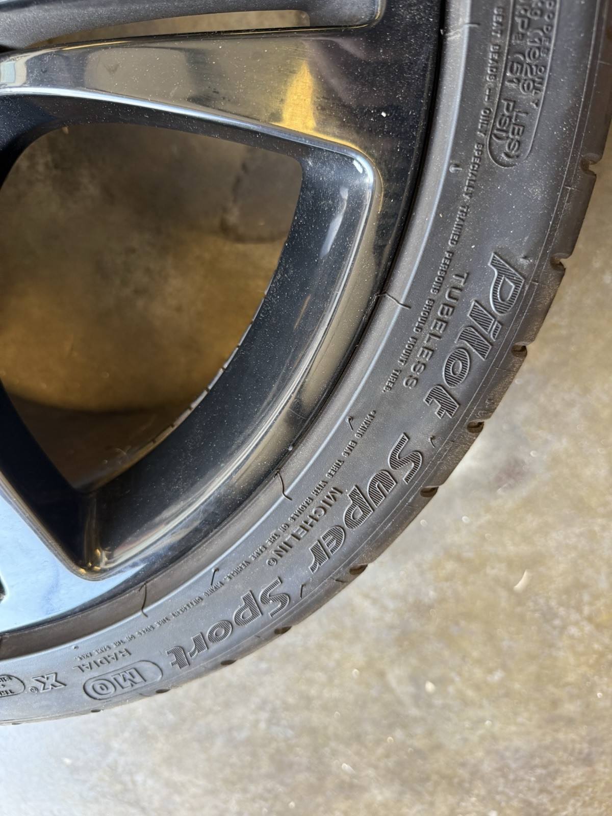 Mclaren MP4-12c OEM Rear wheel rim 20x11 With Michelin Pilot Super Sport Tire