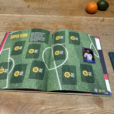 Autocollants Panini Collection Angleterre Euro 2024 - 19 Stickers Sur 50, Album Relié Inclus - Occasion