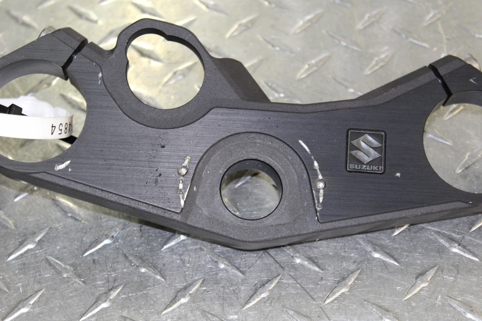 2006 SUZUKI GSXR750 FORKS UPPER TRIPLE TREE CLAMP - Image 3 of 4