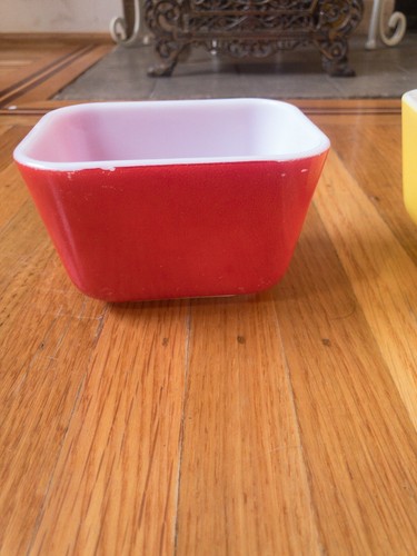 vintage PYREX fridge dishes 1 red 1 yellow no lids vintage kitchen - Picture 5 of 9