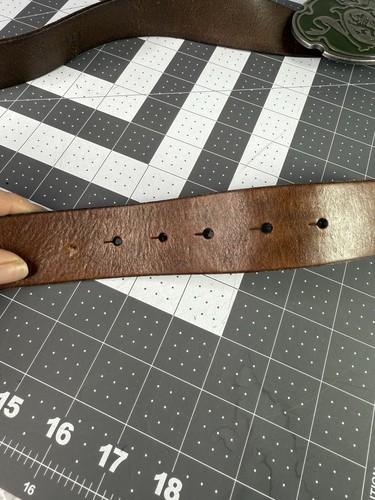 Cintura e fibbia vintage Guess taglia 34 pelle marrone smalto verde grifone leone stemma - Foto 8 di 8