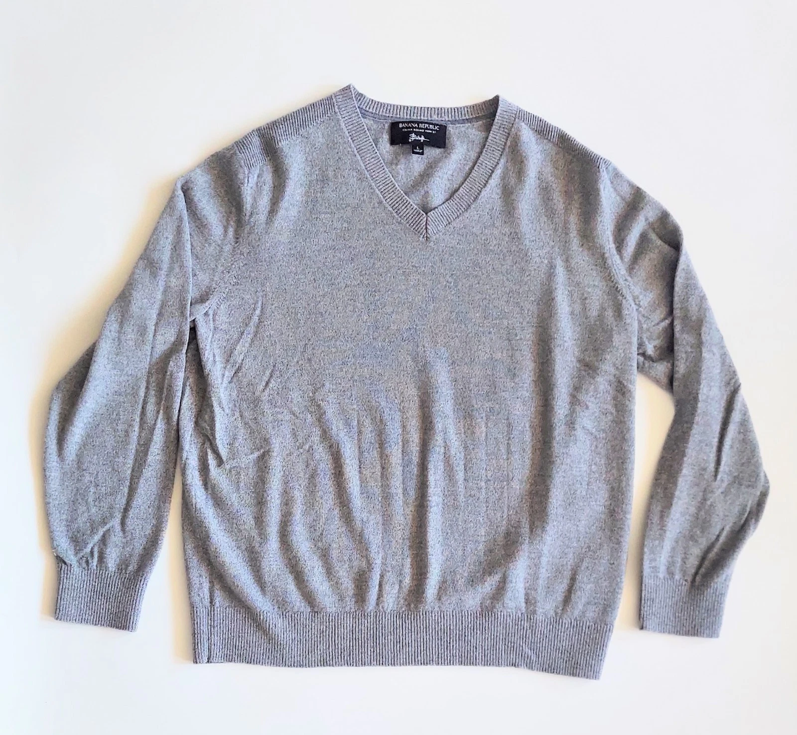 Banana Republic V Neck Sweater Gray Size Large 100% Extra Fine Merino Wool