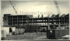 1984 Press Photo Construction of Marriott Hotel on Wolf Road, Colonie, New York