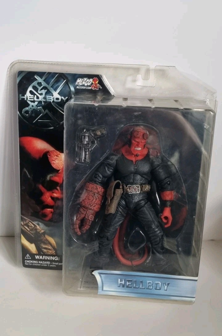 Mezco Hellboy Stealth Outfit Action Figure | New Box Damaged