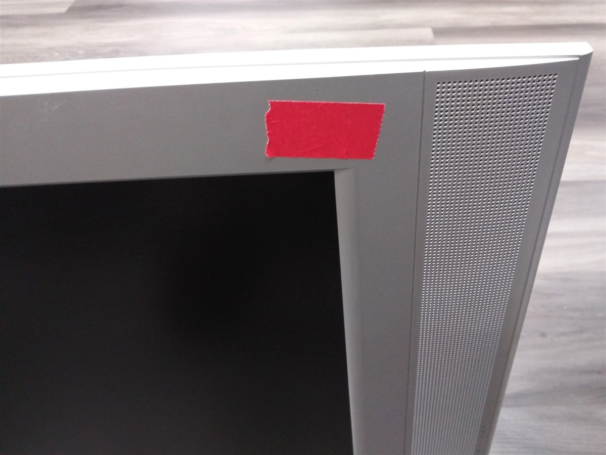 **DEFECTIVE** TV Zenith RM-20LA70 20