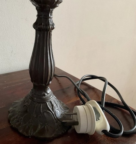 Beautiful Vintage Tiffany style stained glass table lamp, Tulip Design - Photo 8/12