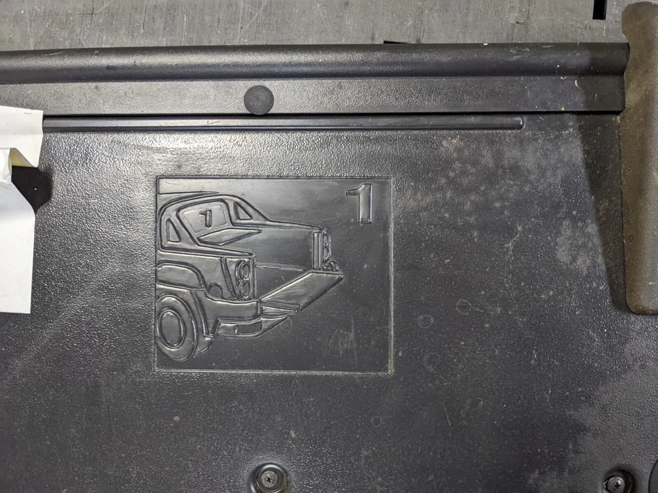 Panel de plataforma cubierta de carga de fábrica Chevrolet 02-13 AVALANCHE #1 más cerca de la ventana Foto 2 de 4