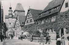 GERMANY c. 1940 - L'arc Röder Commerces Fontaine Rothenburg - DIV8384
