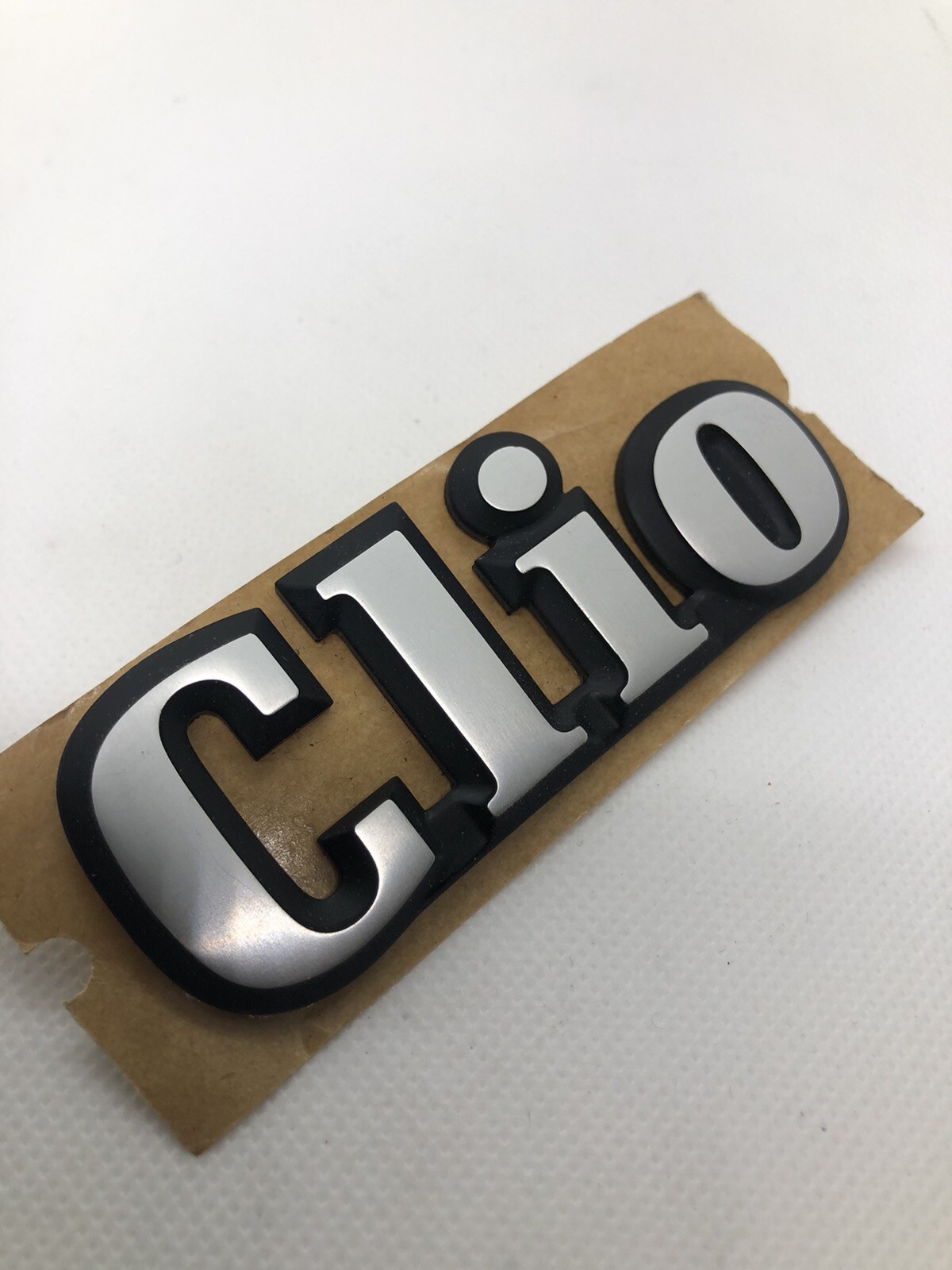 Badge de coffre Renault Clio Williams d'origine pièce neuve en métal
