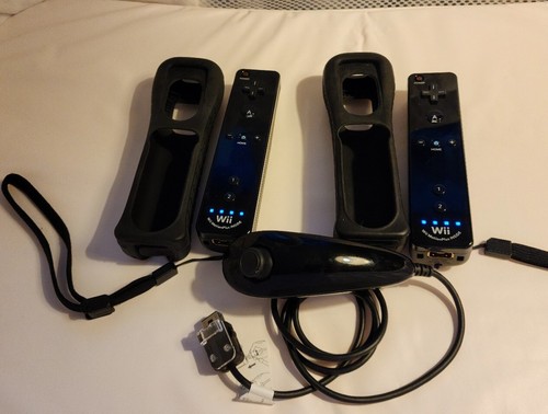 Lot of 2 OEM Black Nintendo Wii Remotes Motion Plus Wiimote, 1 Nunchuck, 2 cases - Picture 1 of 7