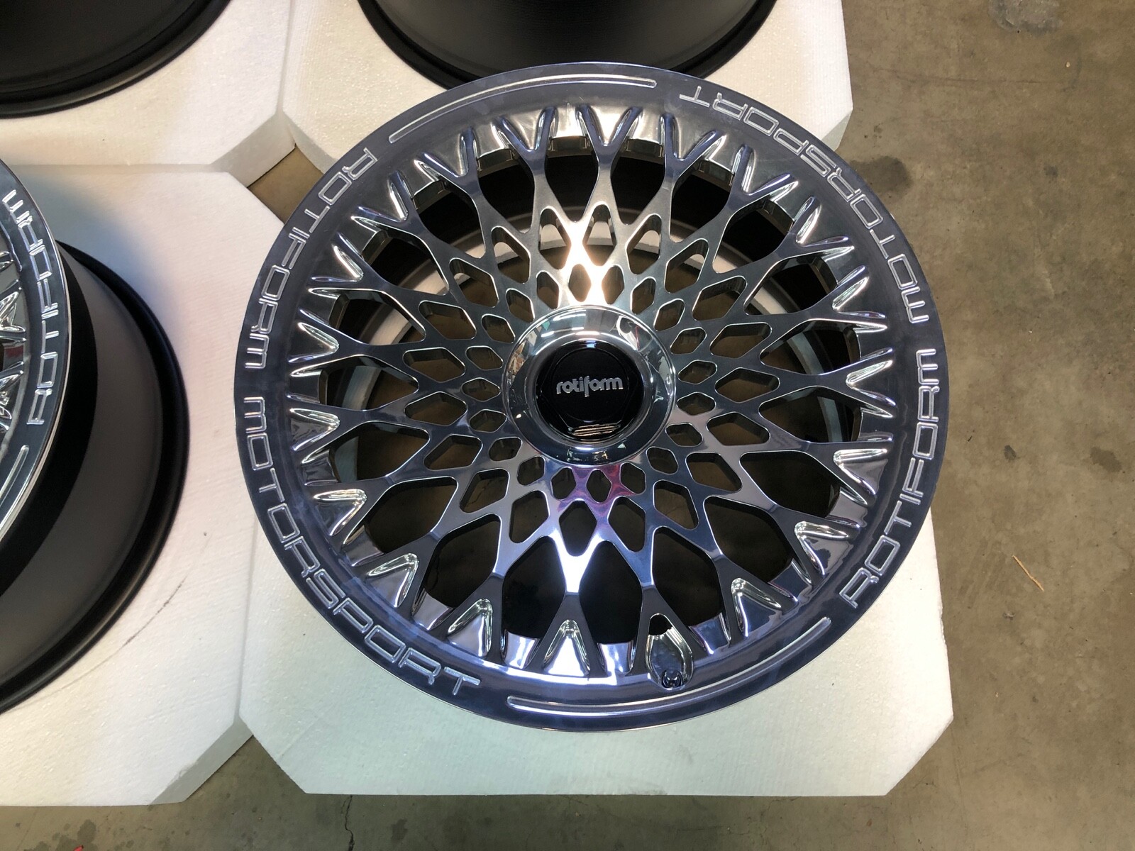 Rotiform Wheels LHR-M Two Piece - 22" for Rolls Royce Ghost / Wraith / Dawn