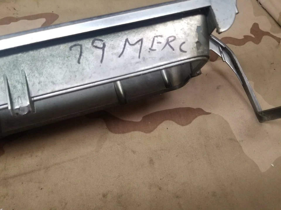 Ободок фары 1979 Mercury Grand Marquis 79 - Изображение 4 из 4