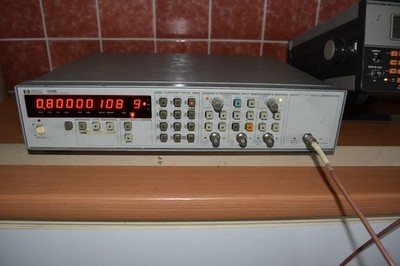 HP 5334 B  UNIVERSAL Counter  Frequenzzähler mit Opt. 010 , 030    1, 3 GHz