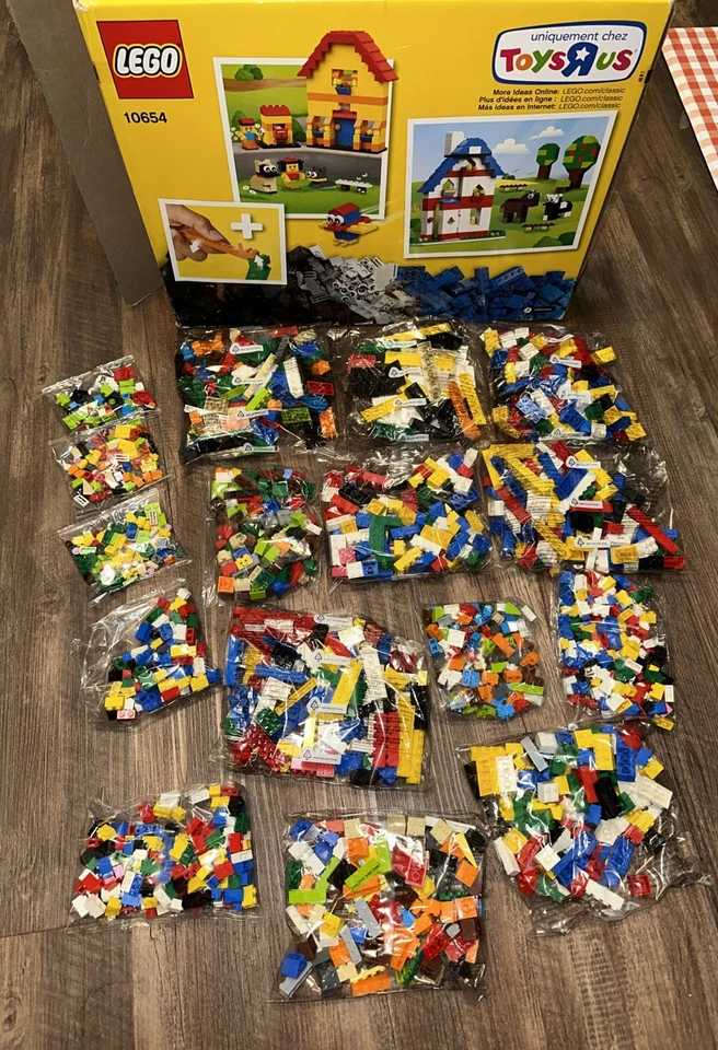 Lego XL Creative Brick Box (10654) Toys R Us Exclusive NEW - Image 3 of 4