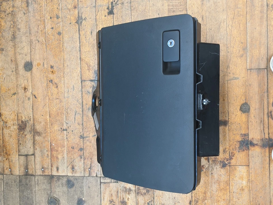 Volkswagen Passat 2006-2010 guantera pasajero delantero derecho compartimento de almacenamiento Foto 4 de 4