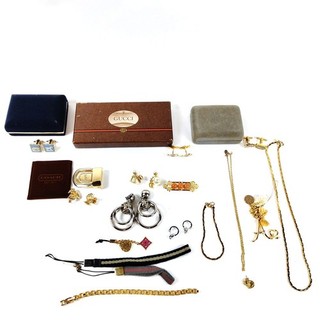 Louis VuittonGucciDior and othersCanvas Earrings 17 piece set JUNK 588215