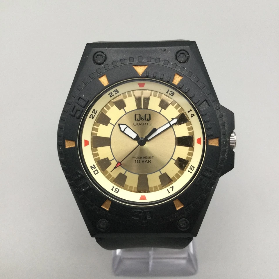Q&Q Diver Watch 46mm Mens Black Gold 100M Water Resist Vintage Style New Battery - Image 2 of 4