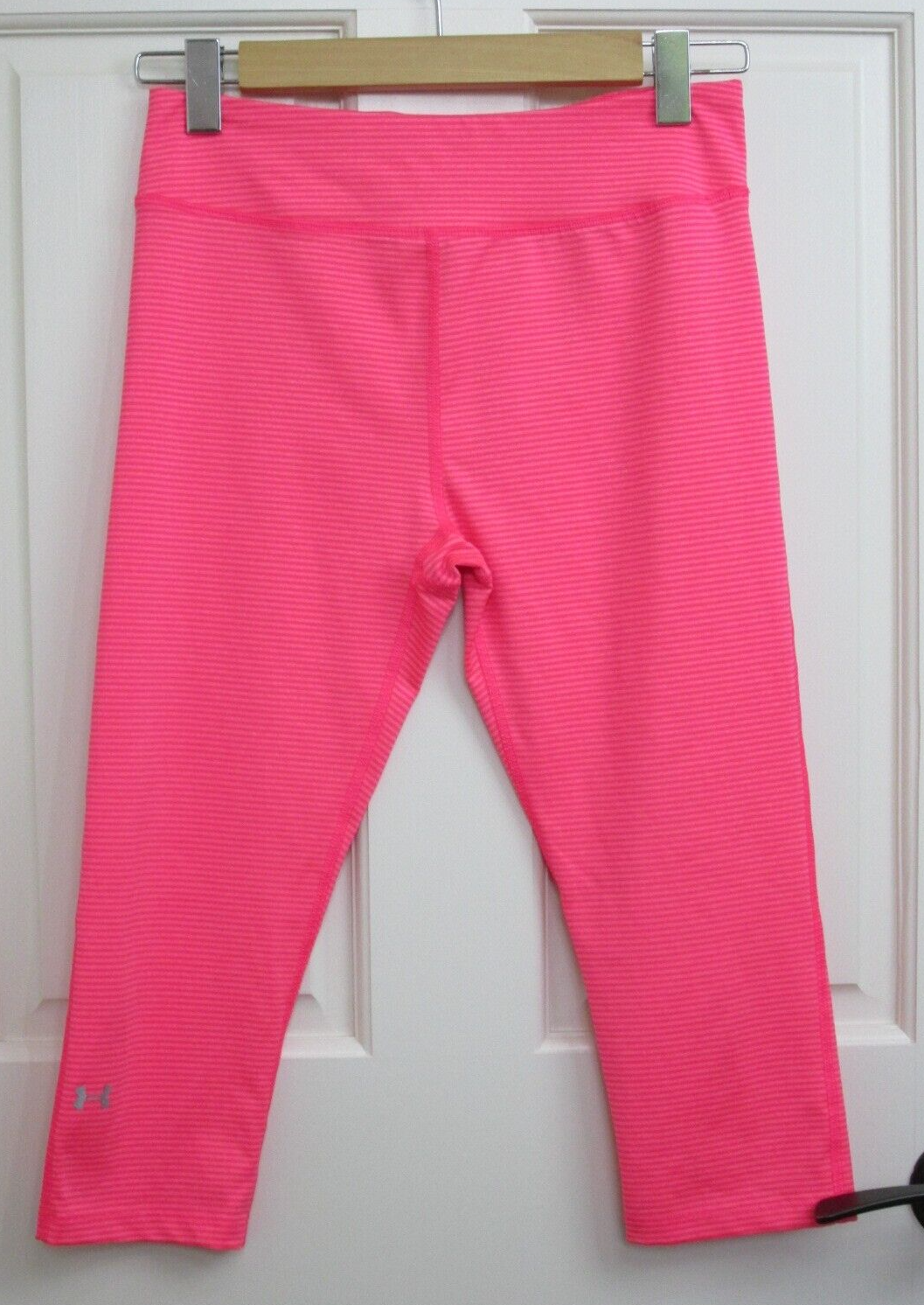 Under Armour Pink Striped Capri Pants Womens Size M 27x17 Heat Gear 128-26707