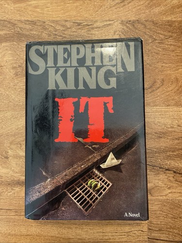 IT Stephen King | 1986 Hardcover w/ Dust Jacket Dust Jacket Has Some Wear