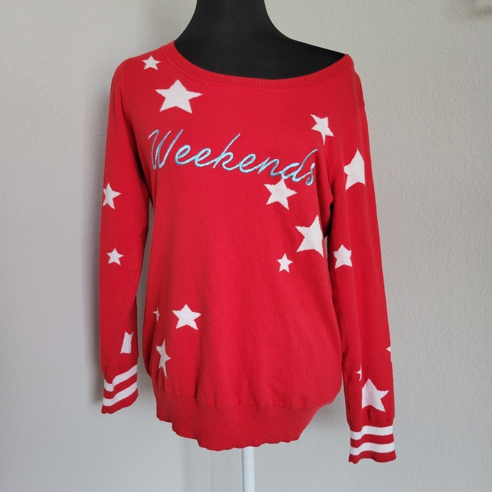 Chaser Weekends Script Red Sweater with Stars Med… - image 1