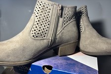 Women s Ankle Boots Leather Tan Suede Chunky Heel size 10 Adorable Design Zipper