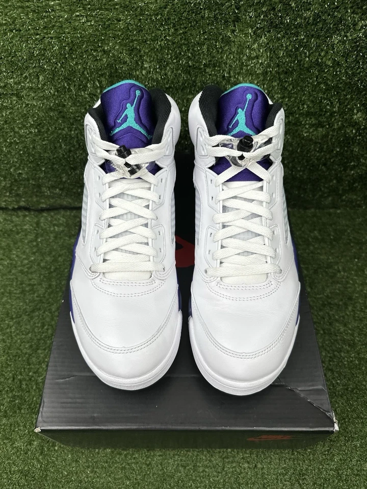 Talla 9.5 - Air Jordan 5 Retro 2025 Uva Foto 2 de 4