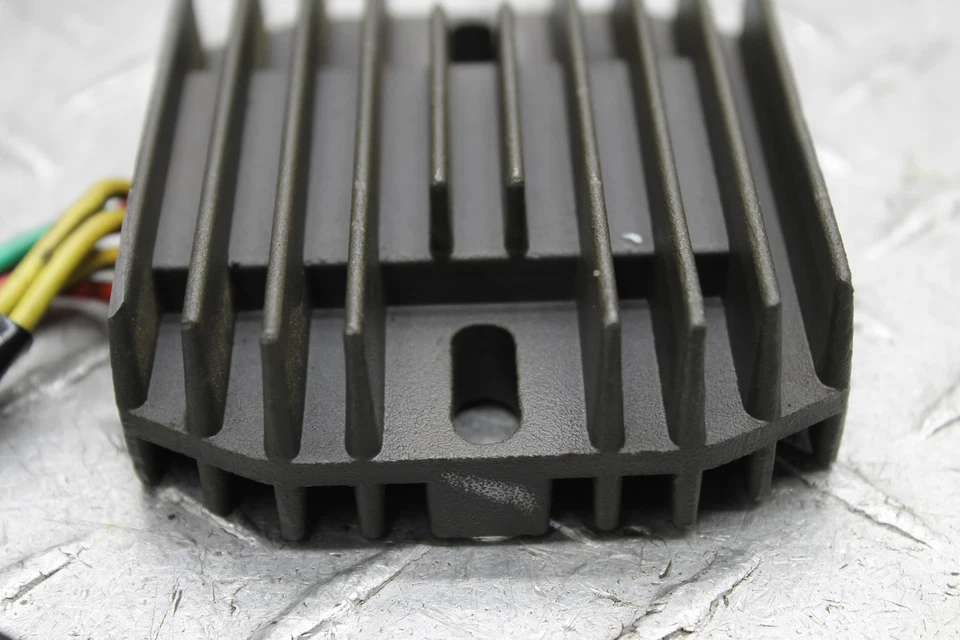 Regulador de voltaje rectificador Suzuki SV650 1999 Foto 4 de 4