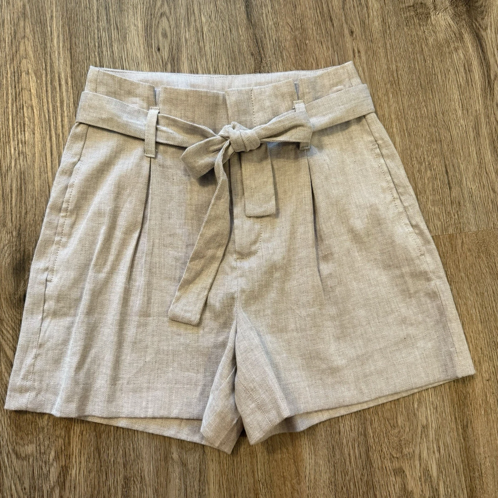 Banana Republic Linen Blend Shorts Women’s 0 Beige High Waisted Belted Preppy
Opens in a new window 