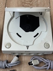 Sega Dreamcast Console HKT-3020 With 2 Controllers, 2 VMU And Cords TESTED WORKS