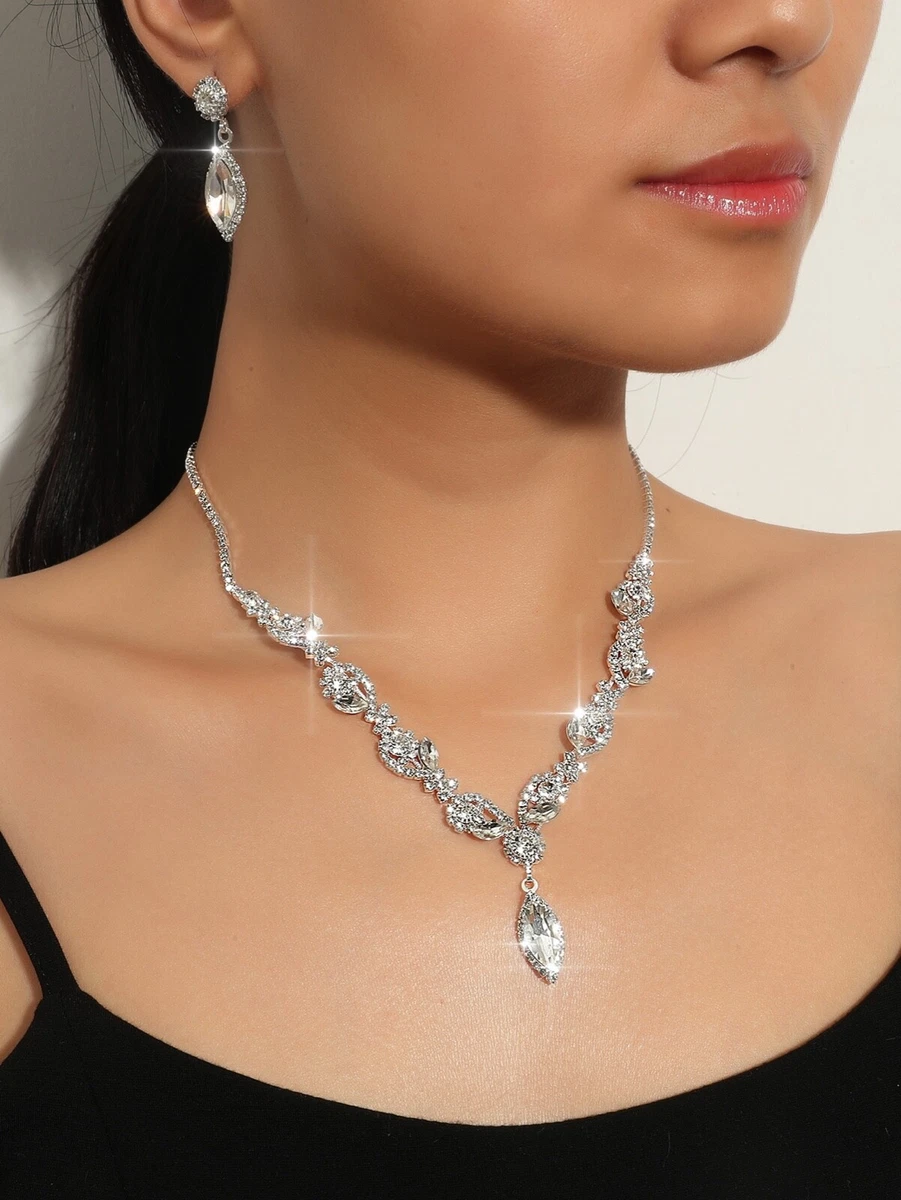 Collares y pendientes sales