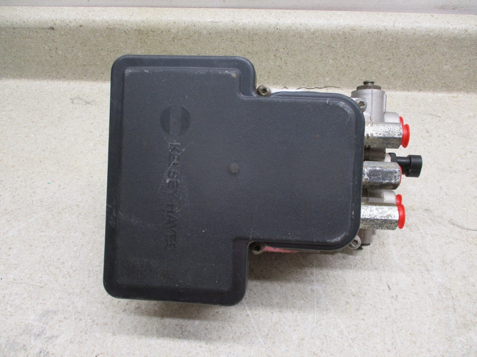 12765501 95 to 99 Escalade C1500 C2500 Anti-Lock ABS Brake Pump 