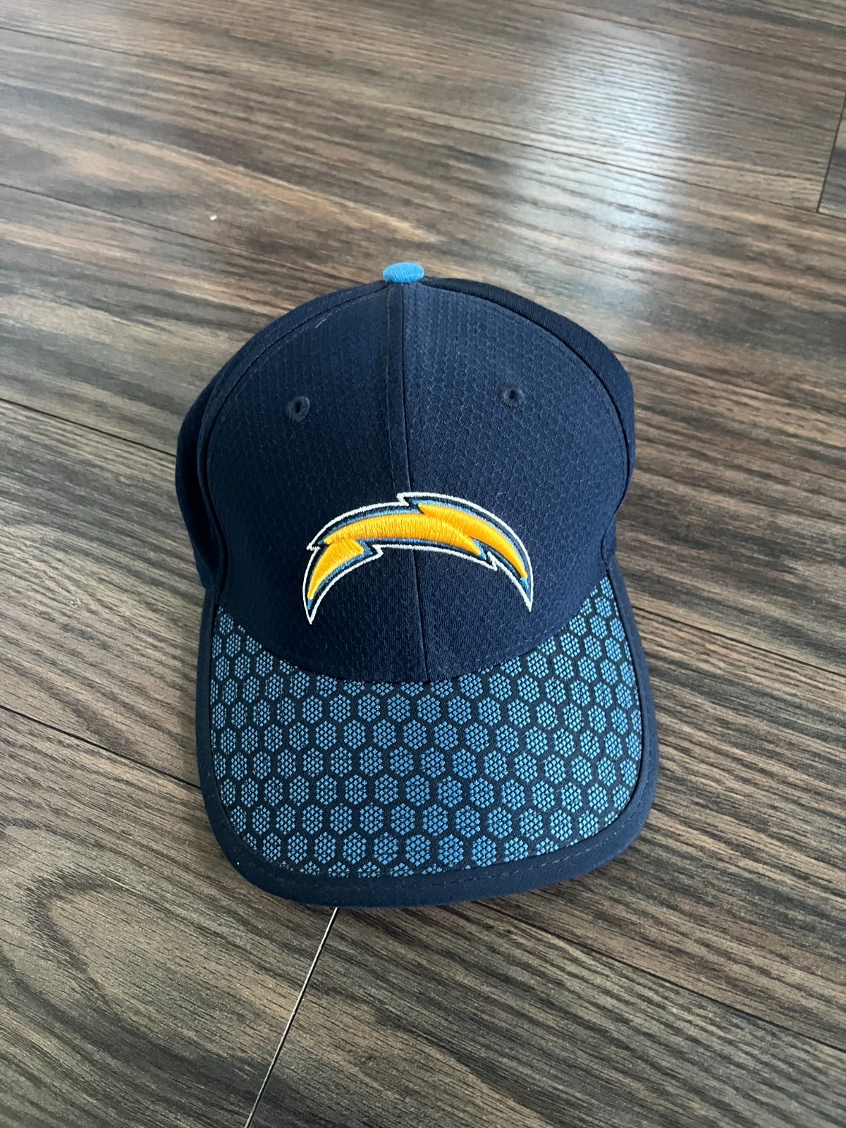 New Era 39Thirty Los Angeles Chargers NFL Fitted Hat Size M/L Football