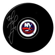Matt Martin Signed Autographed NY Islanders Logo Puck Beckett Witness BAS COA