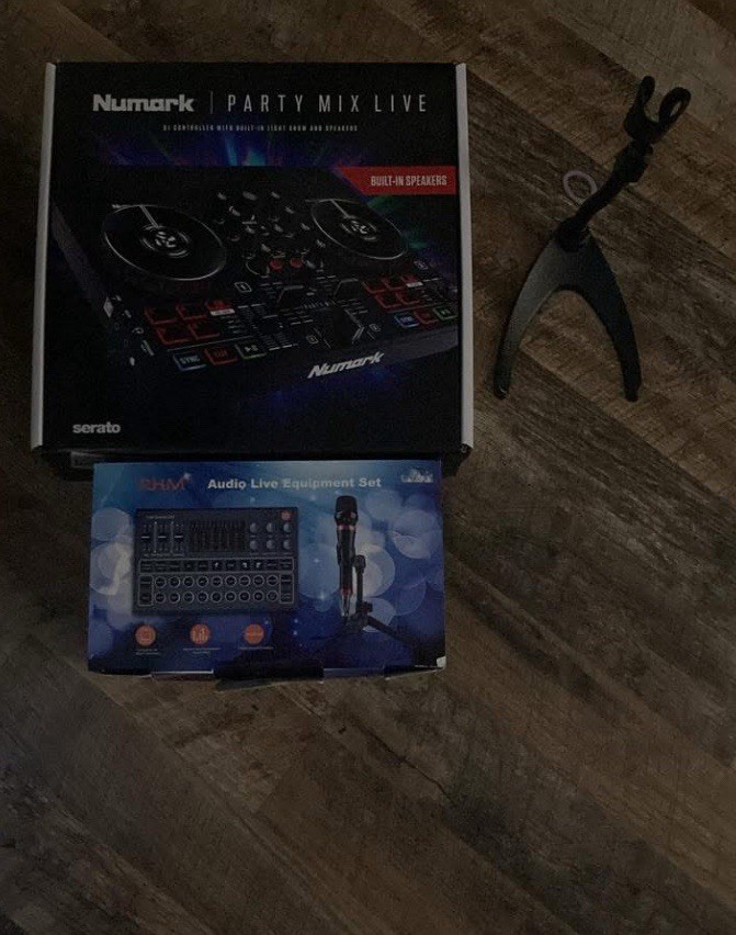 Numark Dj Set And RHM Voice Equipment Set With Additional Mic