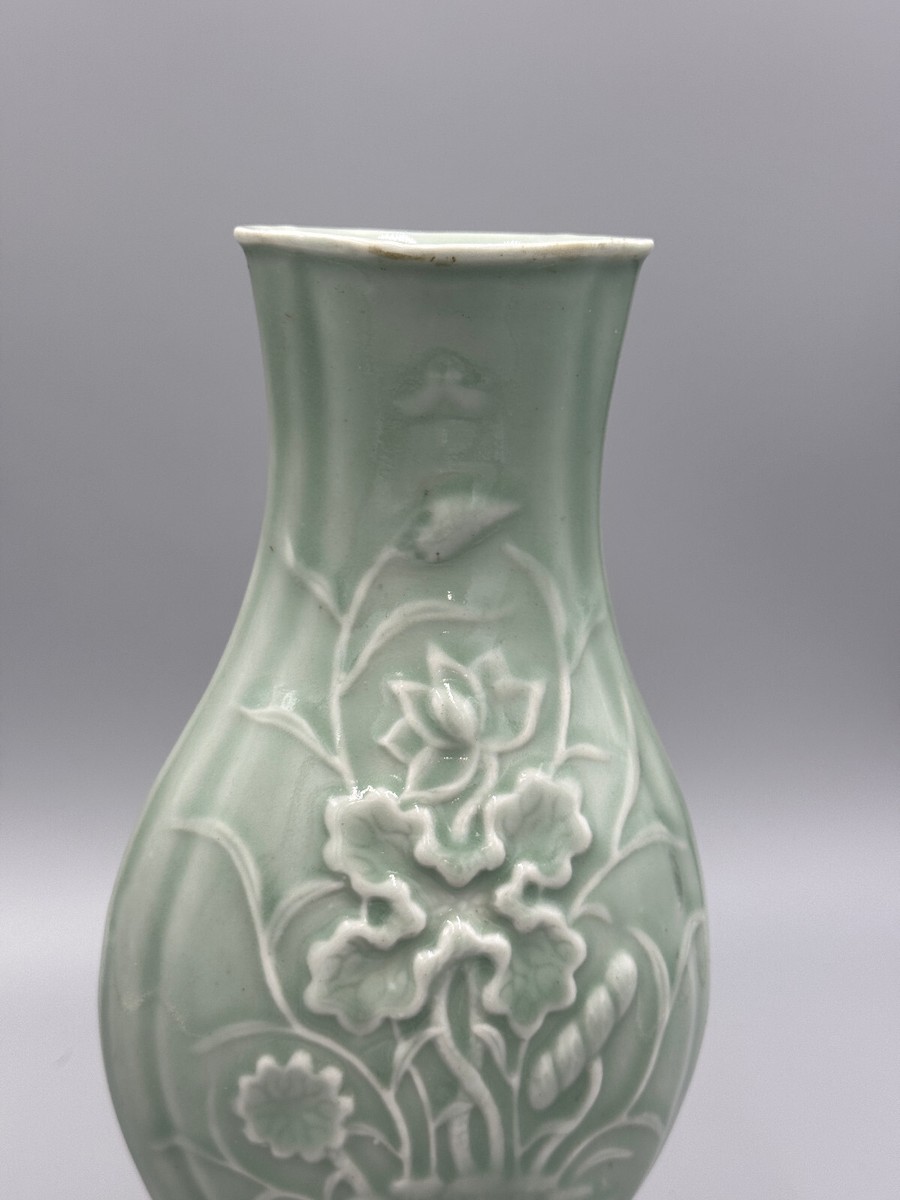 Antique 19th c Chinese Celadon Glaze Porcelain Vase 9 1/2 