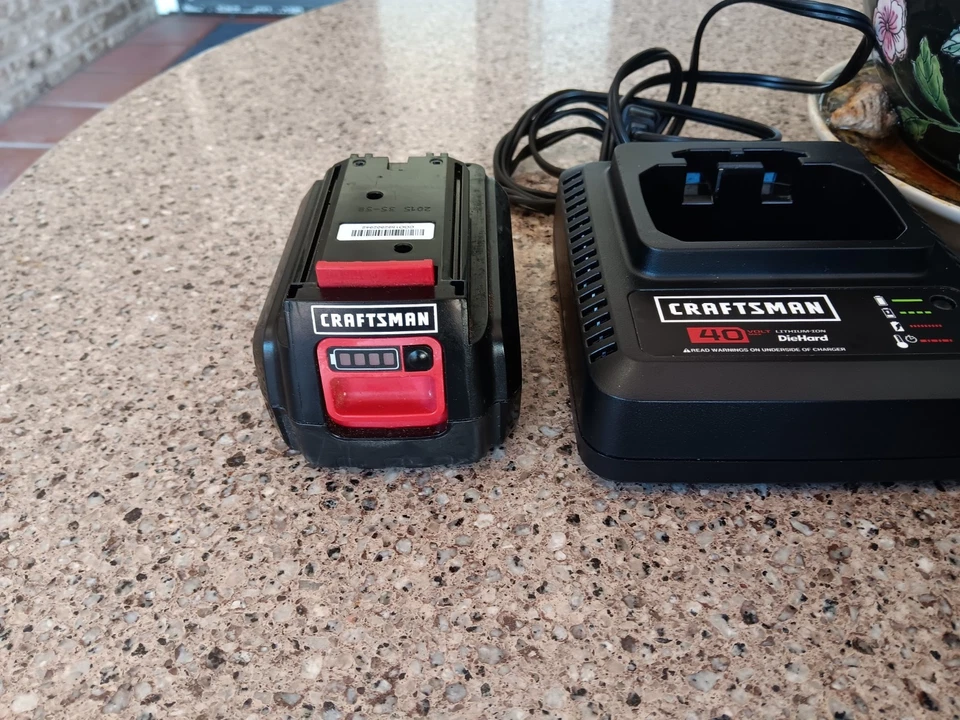 Craftsman 12 英寸链锯 40 伏铁杆锂电池和充电器原装 DIY 所有者 — 第 2/3 张图片
