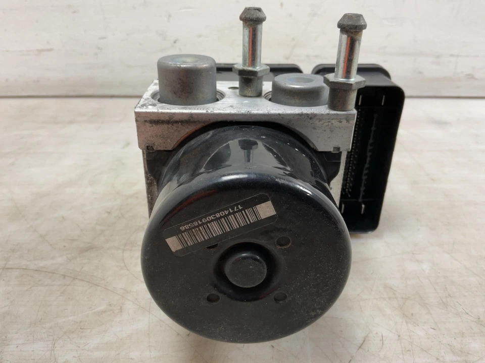 Bomba módulo de control de frenos ABS Jeep JK Wrangler 68032358AC 2009 054825 Foto 3 de 4