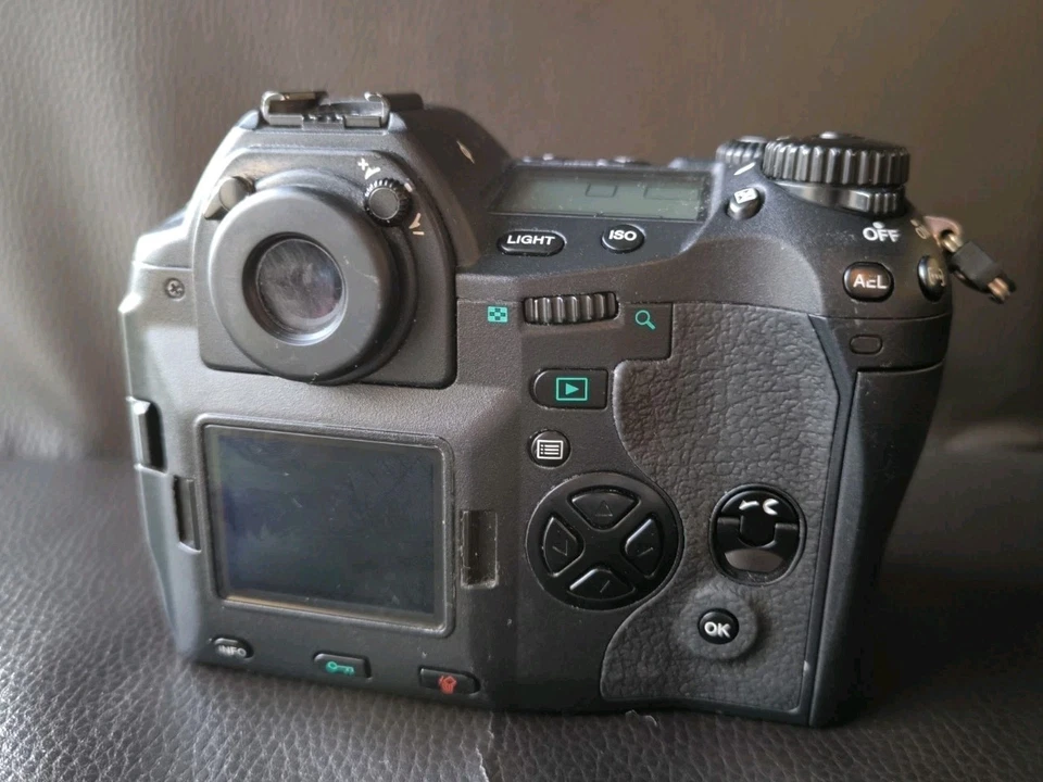 Cámara Olympus E1 CCD 4/3 solo cuerpo Foto 3 de 4