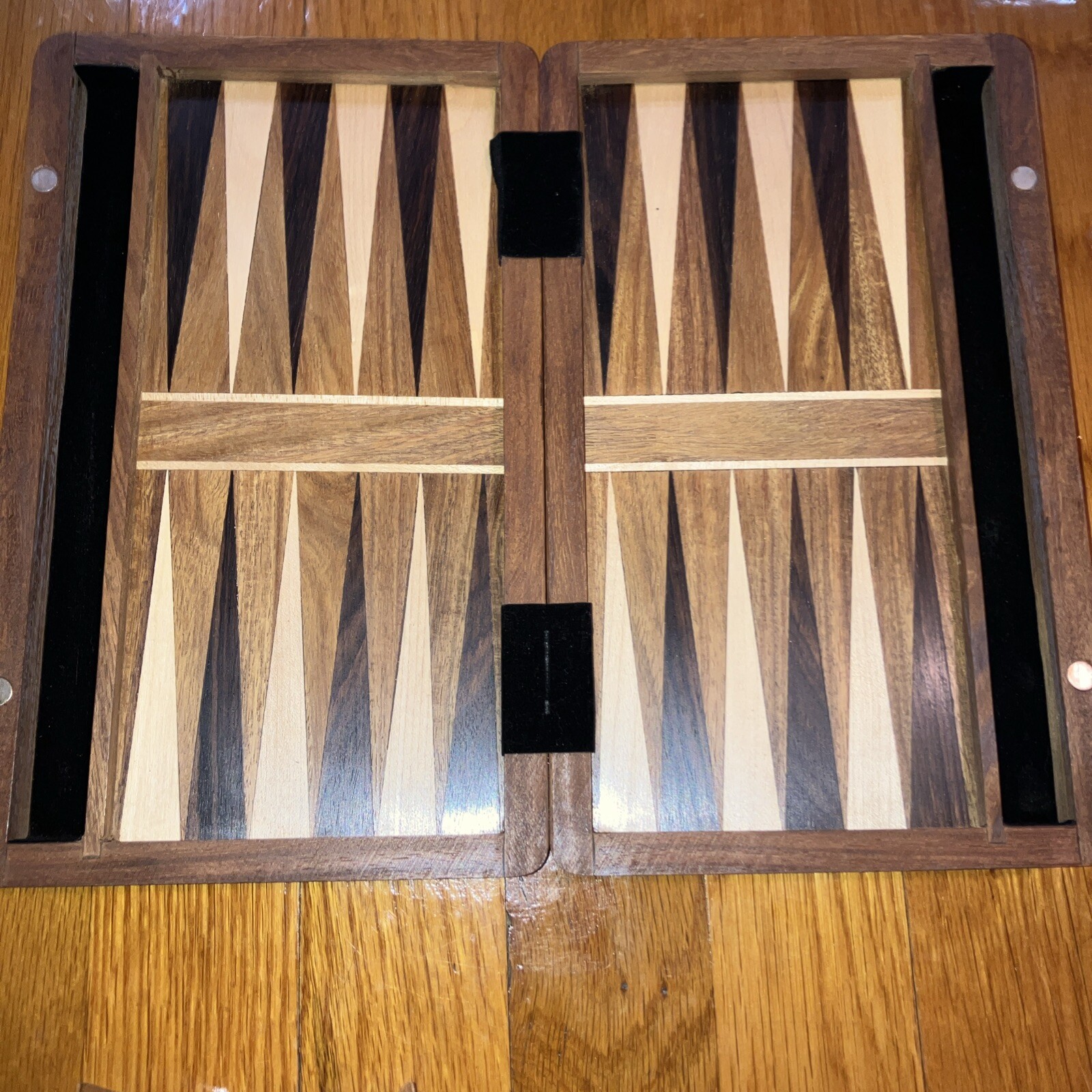 Wooden Backgammon Set Folding Travel Board Game Dice Cup 30 Wooden Pieces. New