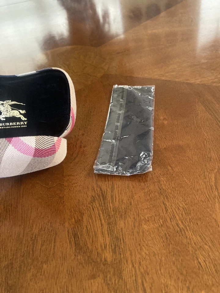 Burberry check square in birch brown sunglasses women - Image 4 of 4