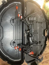 Bowtech -Diamond Archery - Infinite Edge- compound bow & case - black color