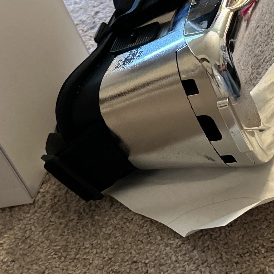 Silver VR Headset Phone Holder iPhone Stap Adjuster Eye Cushion Lenses - Image 3 of 4