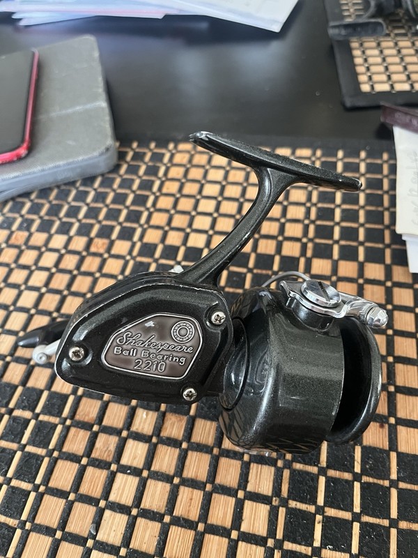 VINTAGE SHAKESPEARE 2210 BALL BEARING FISHING REEL 