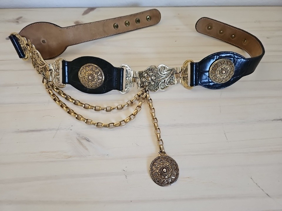 Streets Ahead Black Leather Belt M Brass Chain Medallion Whimsy Renfaire Fairy