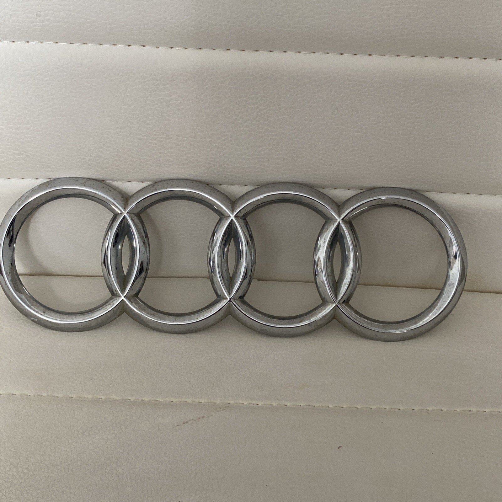 AUDI A4 Avant S4 Quattro 8W2 8W5 8WC 8WD 8WH Audi Emblem 8W5853742 OEM